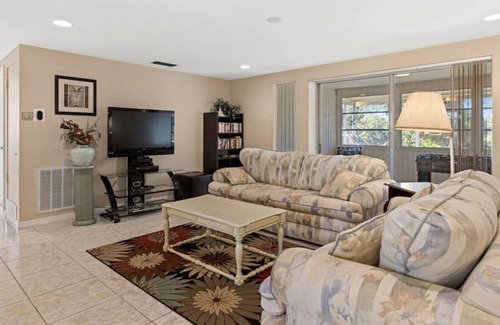 Warm Mineral Springs House | Family Friendly Home near Mineral Springs