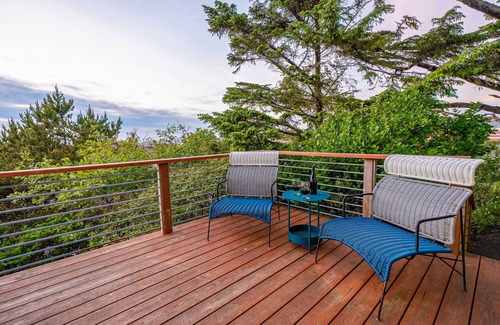 Newport House | Family-friendly home with ocean views, with ping pong, foosball, fireplace, deck