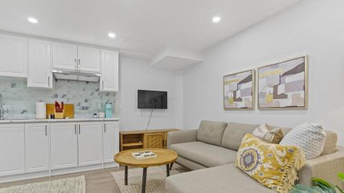 Durham Region Apartment | Family Friendly - HOT TUB - Near Toronto & UOIT