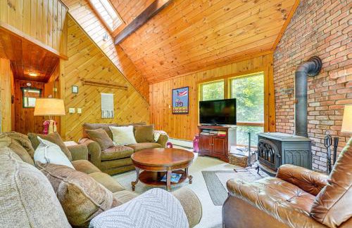Ludlow House | Family-Friendly Ludlow Cabin on Lake Pauline!