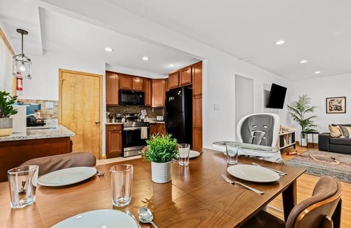 Detroit House | Family-Friendly, Multi-Day Sale, 15 mins to Downtown