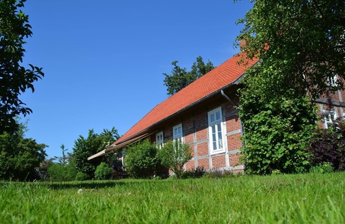 Badbergen House | family friendly, pets allowed, spacious garden, solid wood furniture