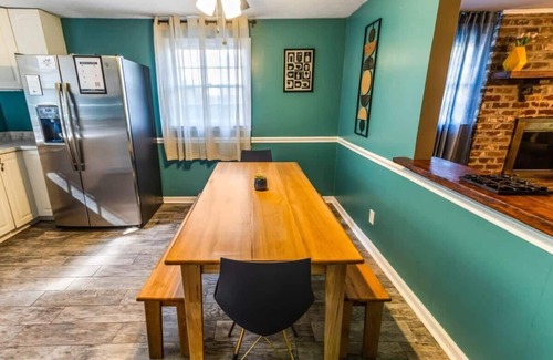 Savannah House | Family Friendly & Ping Pong- Relax & Play Retreat