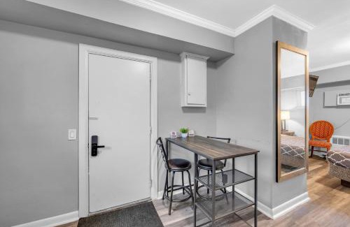 Riverview Apartment | Family-Friendly Room for 4 – High-Speed Wi-Fi