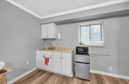 Riverview Apartment | Family-Friendly Room for 4 – High-Speed Wi-Fi