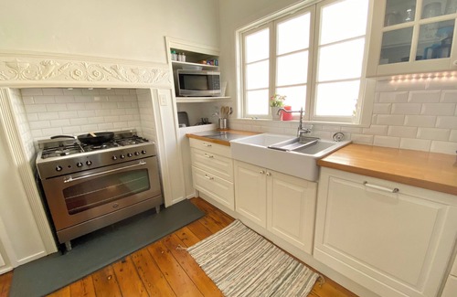 Highgate Hill House | Family friendly, spacious home, city living