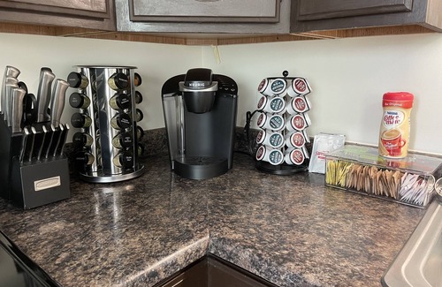 Canyon Rim House | Family Friendly | Skiers Welcome | Sleeps 11 | Washer/Dryer | Smart TVs | Garage