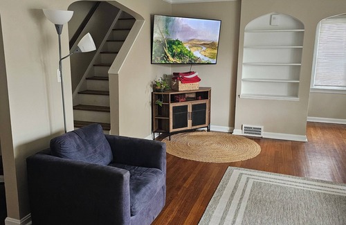 Shaker Heights House | Family Friendly Home + Peloton Shaker Heights, OH. Close to Case/JCU & UH/Clinic