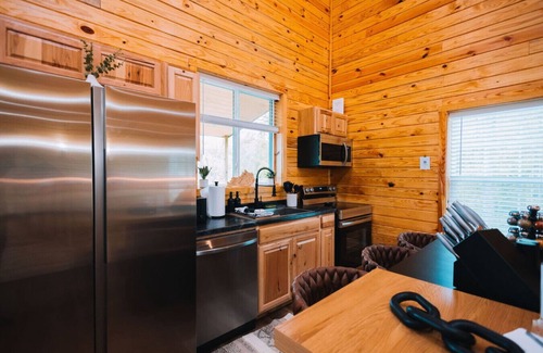 Frenchburg Cabin | Family & Friends Retreat | HotTub | Views | Arcade