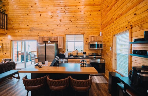 Frenchburg Cabin | Family & Friends Retreat | HotTub | Views | Arcade