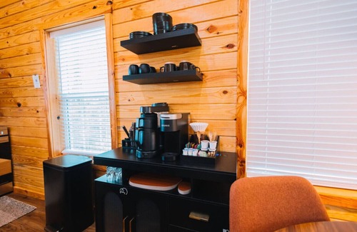 Frenchburg Cabin | Family & Friends Retreat | HotTub | Views | Arcade