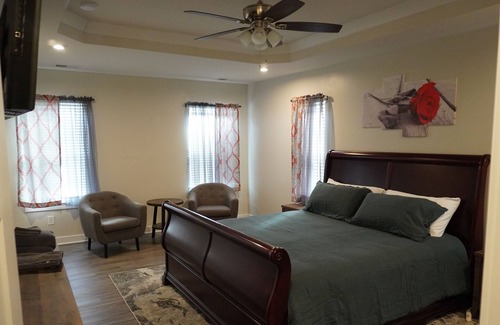 Huntersville House | Family fun. 20 minute drive to everything: theme parks, movies, & outlet malls.