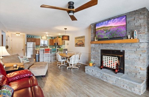Osage Beach Condo | Family Fun at Lake Vibin' Lazy Days Osage Beach w/2 Pools, Playground, Games & Calm Water