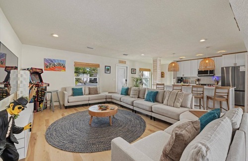 South Poinsettia House | Family Fun House near Siesta Key
