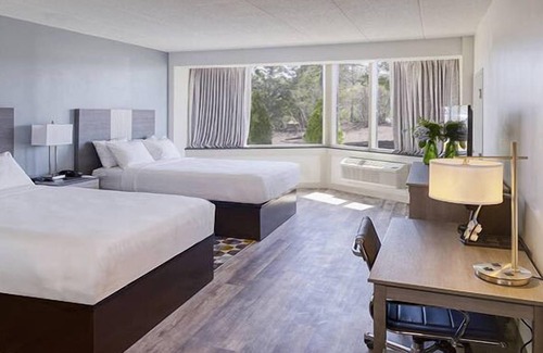 Silver Beach Hotel | Family Fun Near Woods Hole Aquarium! Indoor Pool, FREE Parking!