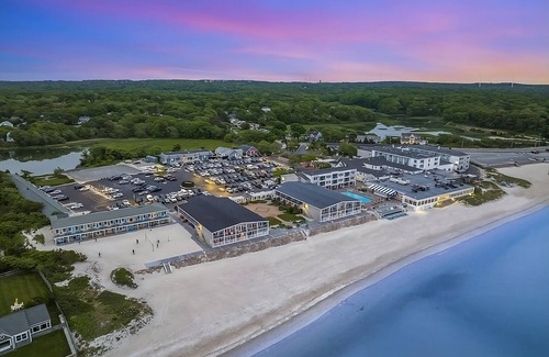 Silver Beach Hotel | Family Fun Near Woods Hole Aquarium! Indoor Pool, FREE Parking!