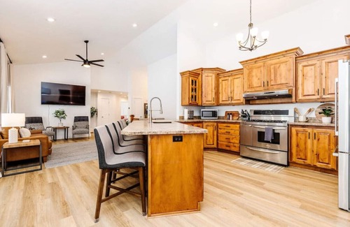 North Logan House | Family Fun with Adventure AND Relaxation! Fun Factory, Hot Tub, and Style Galore