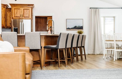 North Logan House | Family Fun with Adventure AND Relaxation! Fun Factory, Hot Tub, and Style Galore