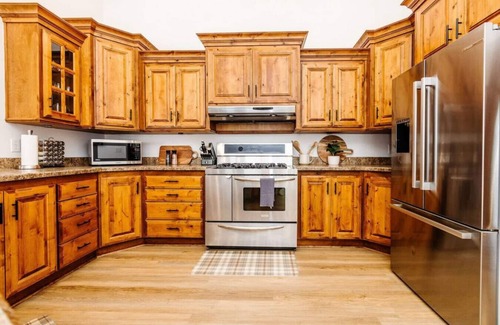 North Logan House | Family Fun with Adventure AND Relaxation! Fun Factory, Hot Tub, and Style Galore