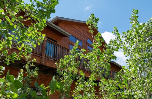 Aspen Brook House | Family Gathering Home! Beautiful, Spacious, Clean! Next to Rocky Mtn N.P., YMCA