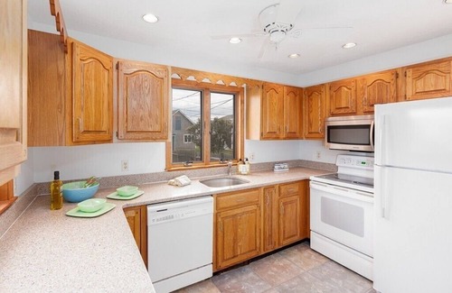 Scituate House | Family Gatherings, Weddings, Pet Friendly, Steps to Beaches and Light House