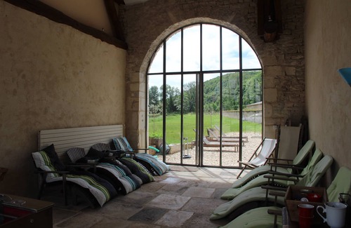 Accolay Cottage | Family gîte in the grounds of a historic monument - Burgundy Chablis -11 pers