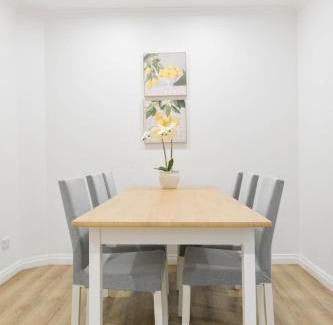 Darling Harbour Apartment | Family Harbour Escape with Harbour Views & Parking