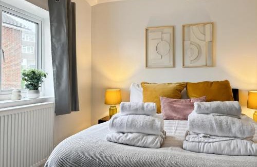 Woodingdean House | Family Holiday Home With Hot Tub Sauna Sleeps 8