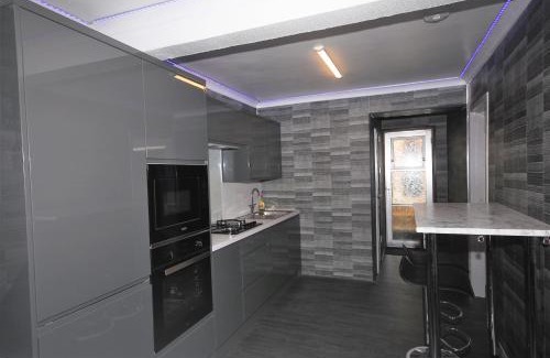 Woodingdean House | Family Holiday Home With Hot Tub Sauna Sleeps 8