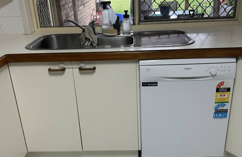 Burpengary House | Family home in the heart of Burpengary- Pet Friendly & Ducted Aircon!