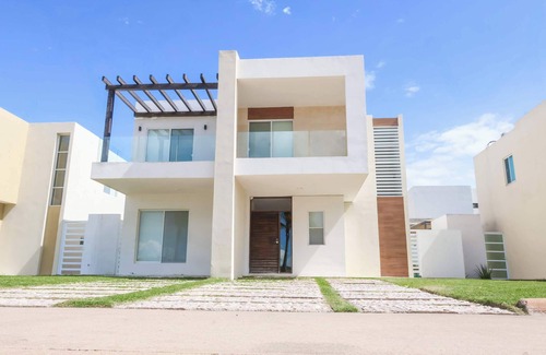 Tampico House | Family Home Near the Beach in Velamar