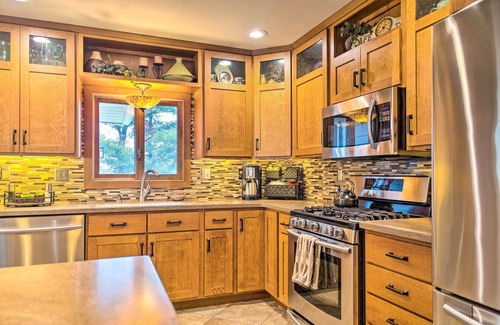 Effingham House | Family Home w/Deck on Lake Sara: Pets are Welcome