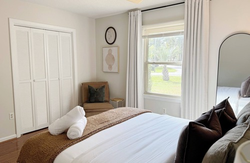 Savannah House | Family Home w Pool & Game-room near Downtown & Beach