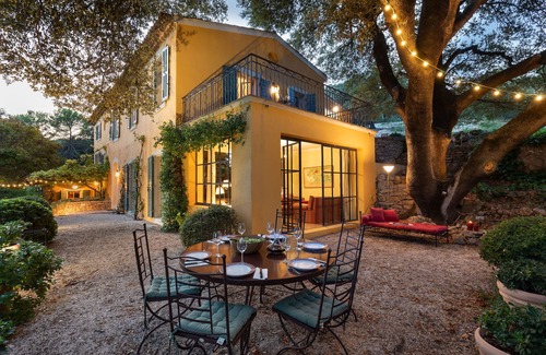 Pignans House | Family house surrounded by a vineyard in the middle of peace and nature.
