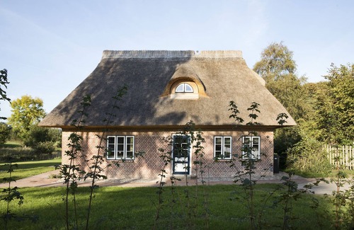 Holzdorf House | Family idyll under thatch with stove and sauna