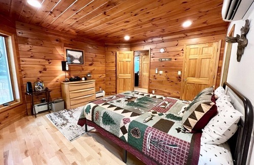 Jay Cabin | Family Lodge with hot tub, AC, minutes to Lake Placid and Hiking, Pet Friendly