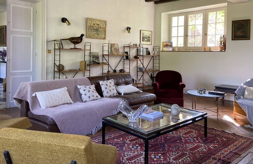 Chateau-Renard House | Family manor 1h30 from Paris, wooded garden, fireplace, pool table