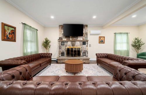 Sparrow Bush House | Family Oasis Pool Firepit Creek Near Delaware
