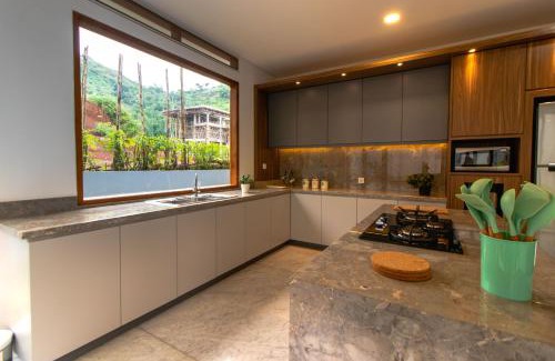 Bandung Villa | Family Only Villa Private Pool with City View - De Reiz Ara Syariah 4BR