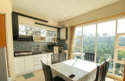 Bandung Villa | Family Only Villa with City View - De Reiz Spring Hills Syariah 4BR