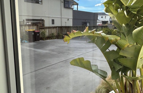 Mount Maunganui House | Family Paradise - 2 dwellings, Golf course views and beach across the road.
