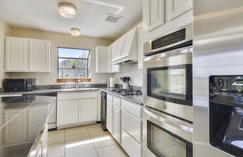 Briarcliff House | Family & Pet Friendly LAKE TRAVIS Retreat! Fenced Yard/Views/Trails/Golf/Deer!