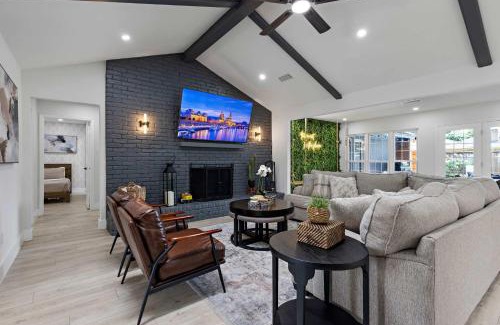 Richardson House | Family Platinum Escape with Heated Pool and Gameroom