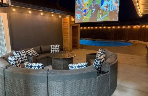 Richardson House | Family Platinum Escape with Heated Pool and Gameroom