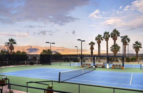 Borrego Springs Hotel | Family Retreat: Cozy Resort with 5 Pools & Adventure Sports On-Site