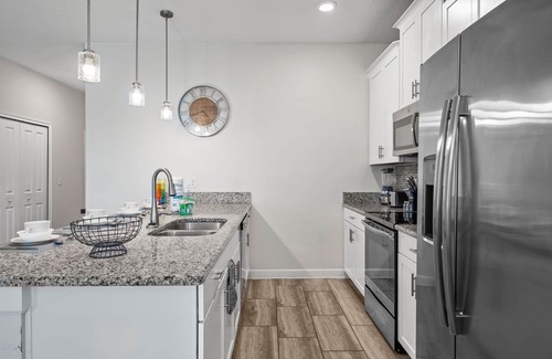 Kissimmee House | Family Retreat w/Pool, Lake View & Disney Nearby – 5BR Storey Lake Getaway