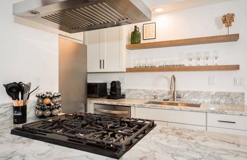 Summerland Condo | Family Retreat with Private Patio & Lush Gardens