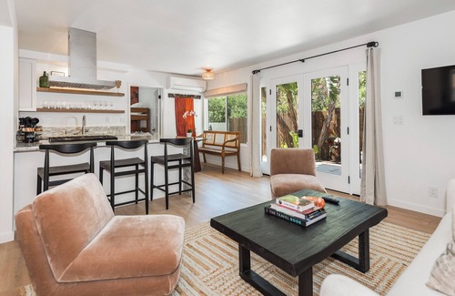 Summerland Condo | Family Retreat with Private Patio & Lush Gardens