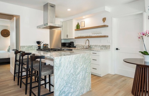 Summerland Condo | Family Retreat with Private Patio & Lush Gardens