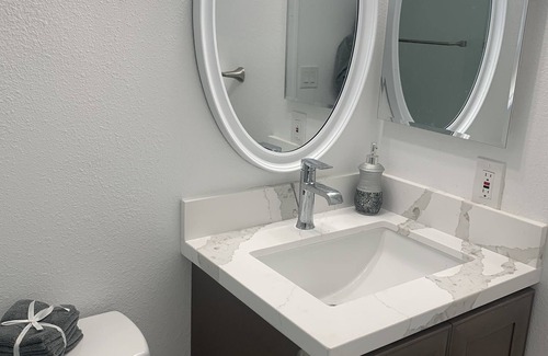 Anaheim Colony Historic District Apartment | Family-sized apartment 5 minutes away from Disneyland!